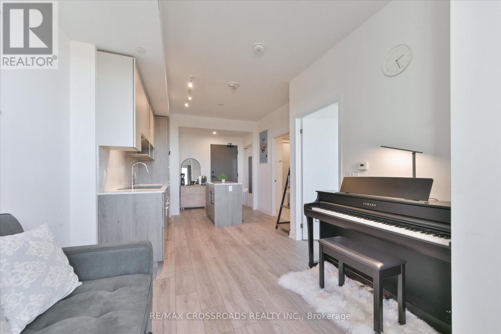 #1510 15 HOLMES AVENUE - 8