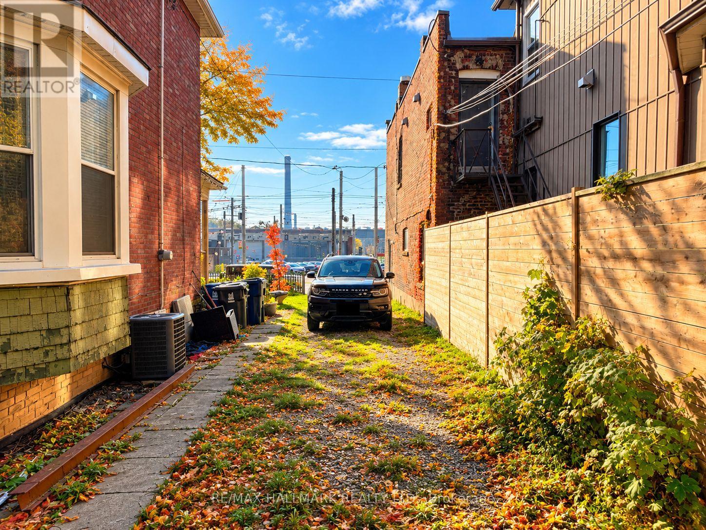 1436 QUEEN STREET E - 5