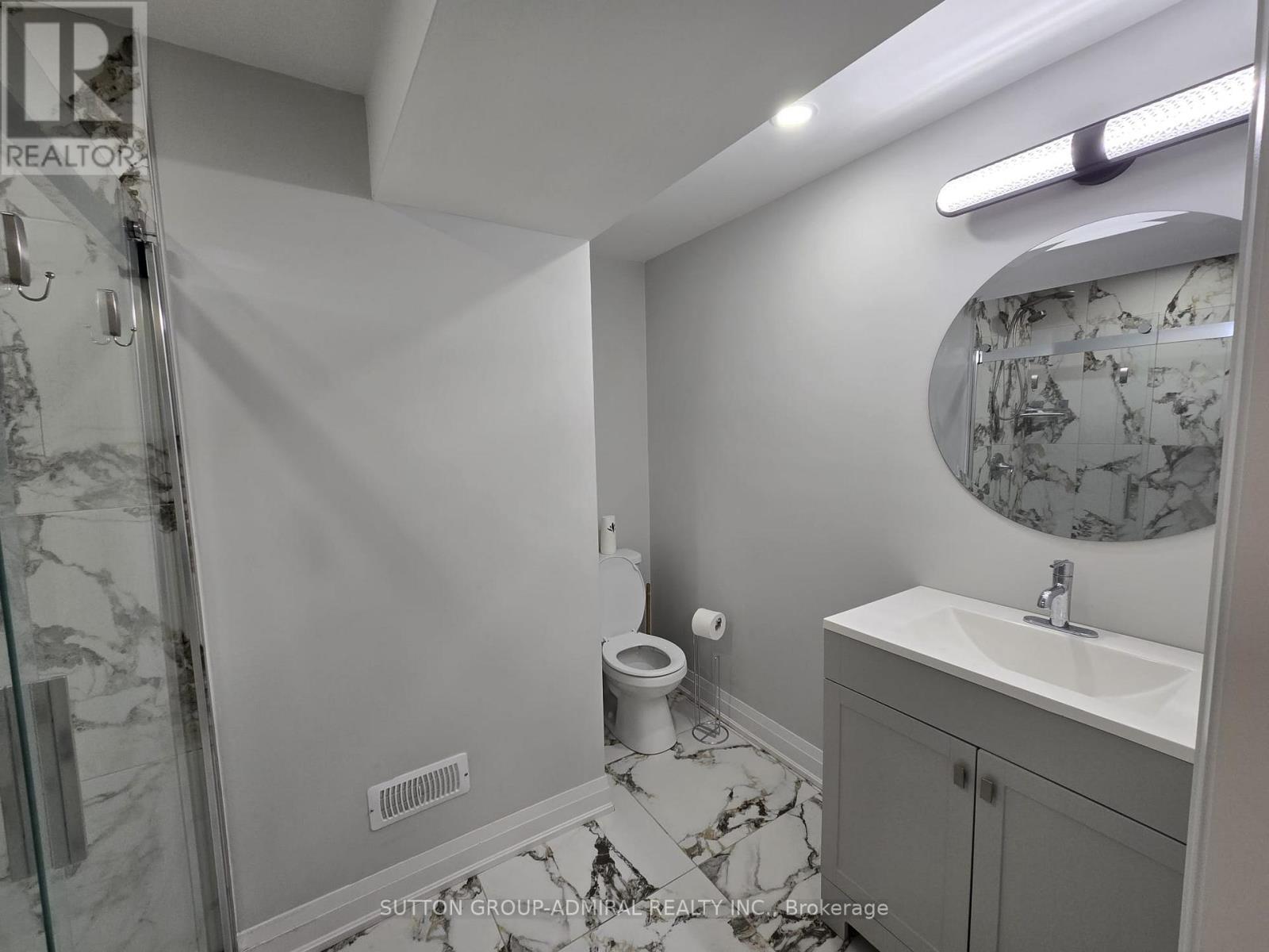 Bsmt-16 Copperhill Heights, Barrie photo 9