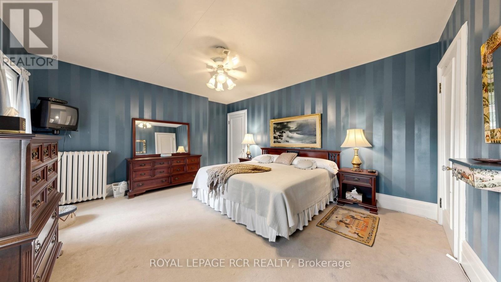 16 Blake Street, Barrie photo 24