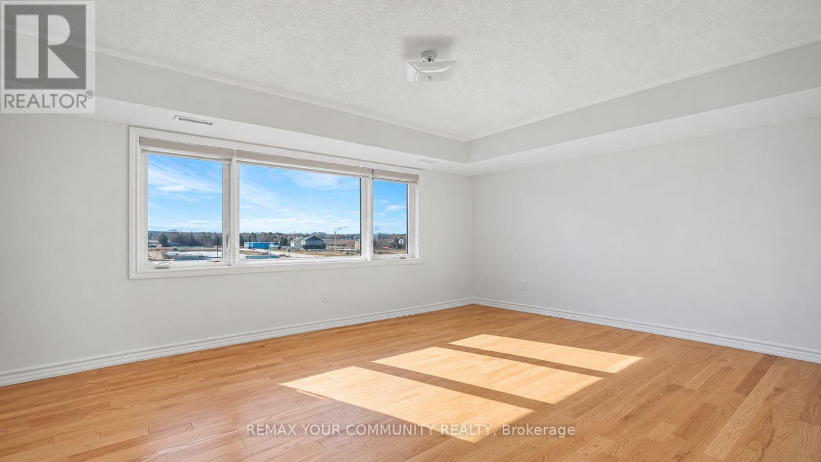15 Valleybrook Road, Barrie photo 17