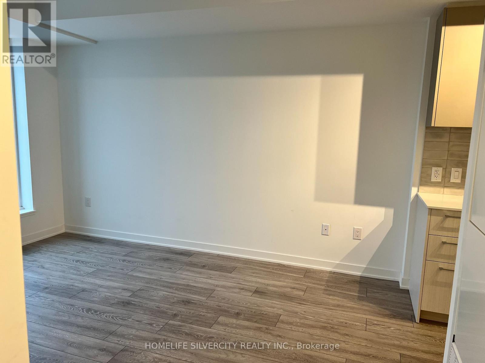 10 OAK STREET - 13