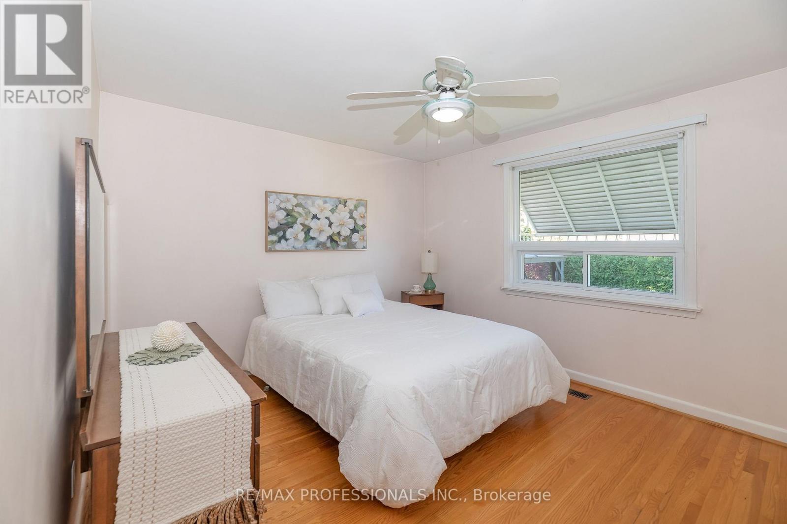 28 CRENDON DRIVE - 11