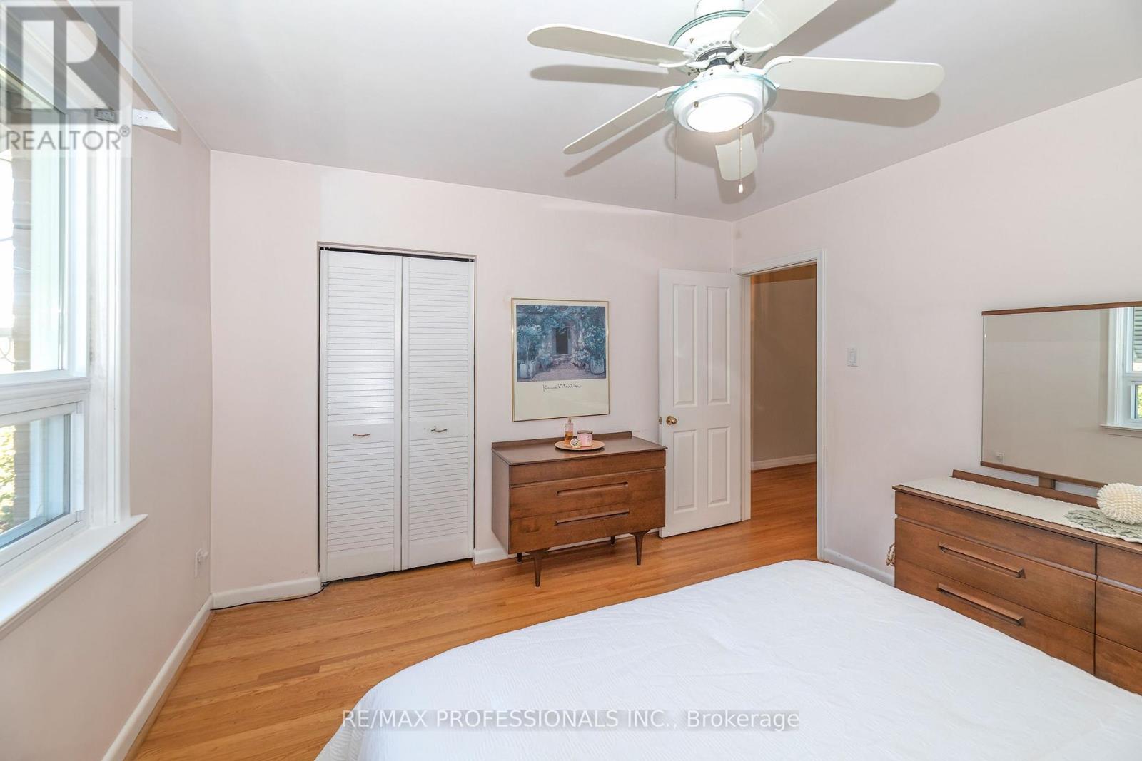 28 CRENDON DRIVE - 12