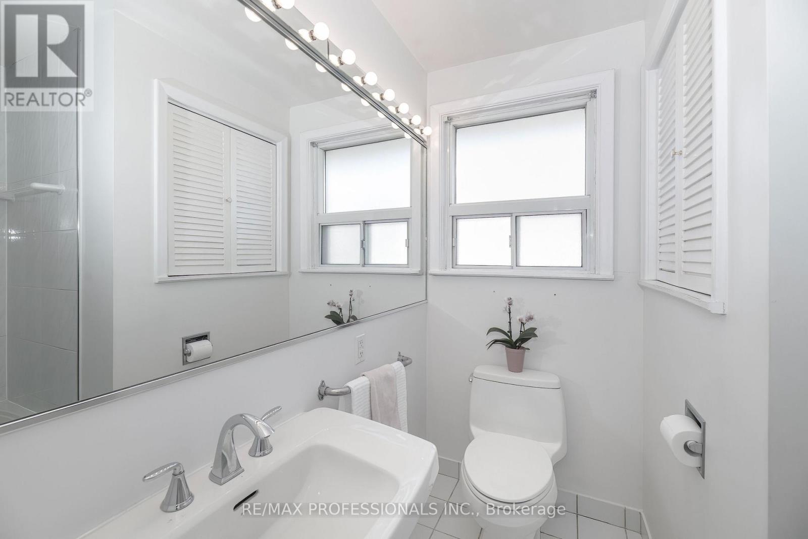 28 CRENDON DRIVE - 16