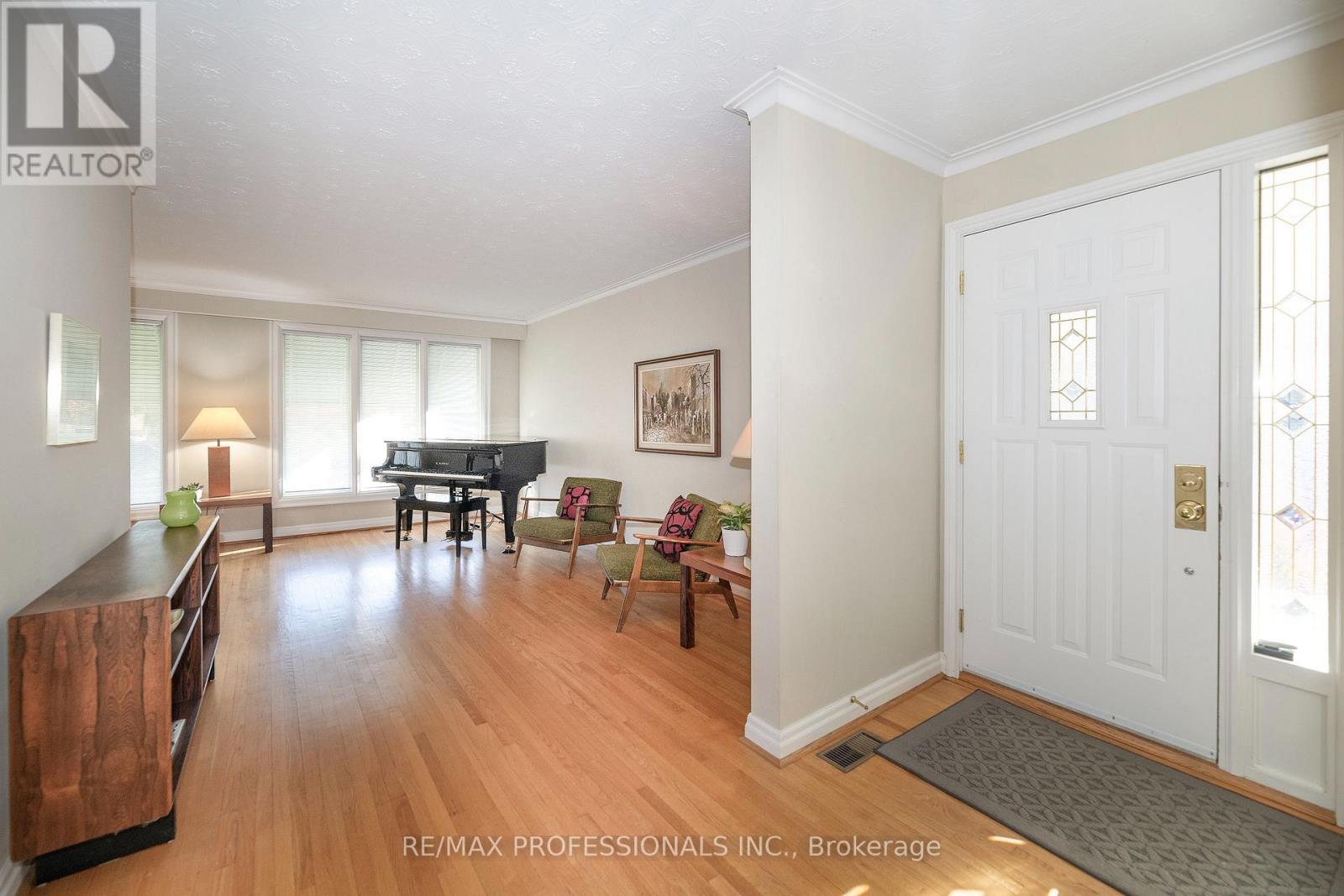 28 CRENDON DRIVE - 2