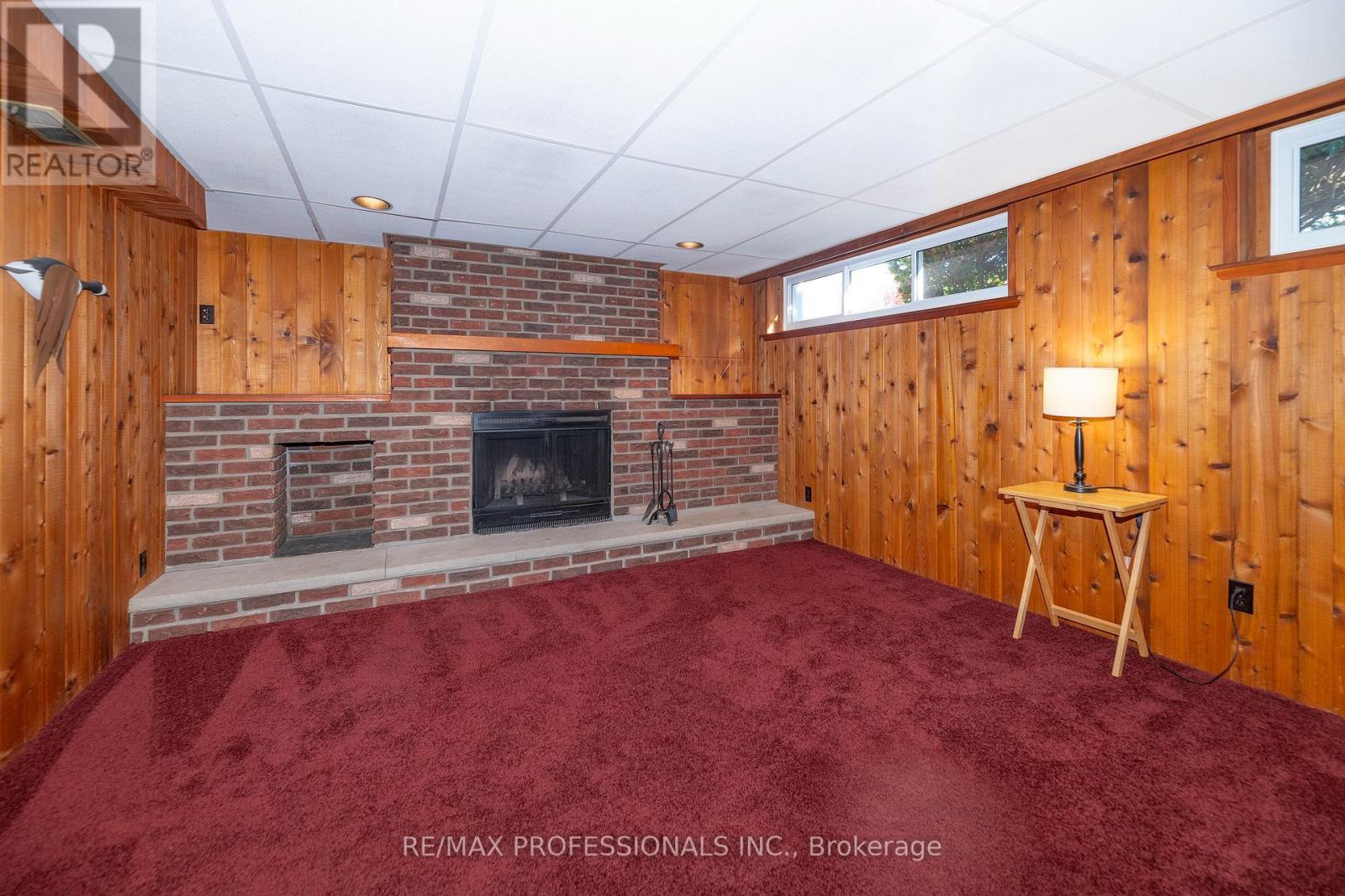 28 CRENDON DRIVE - 21