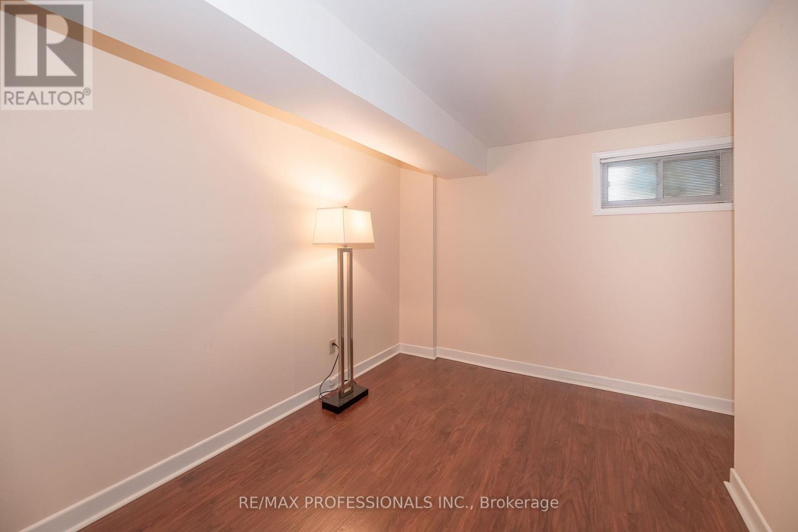 28 CRENDON DRIVE - 23