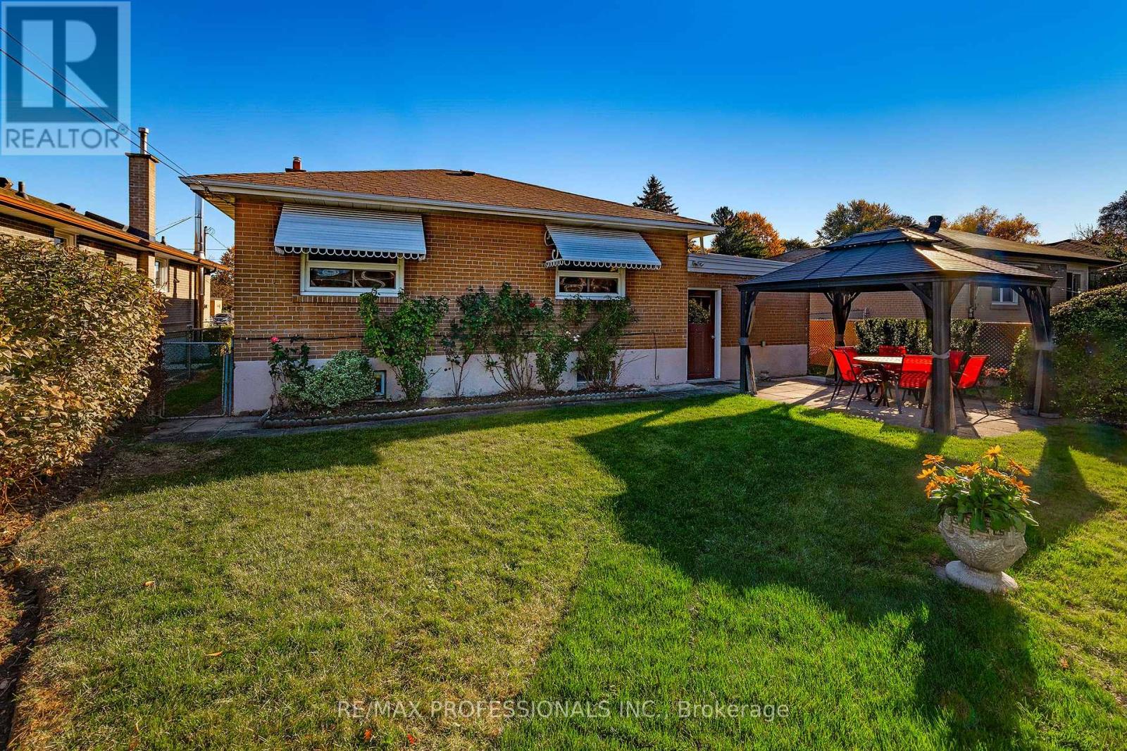 28 CRENDON DRIVE - 26