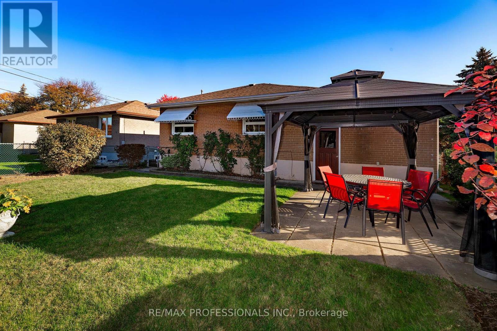 28 CRENDON DRIVE - 27