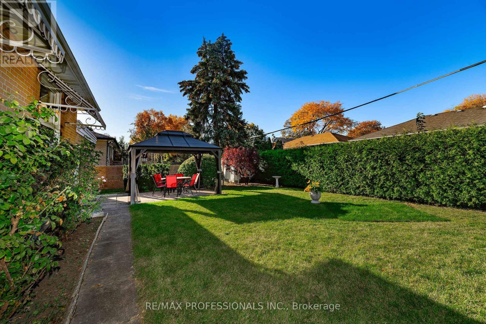 28 CRENDON DRIVE - 28