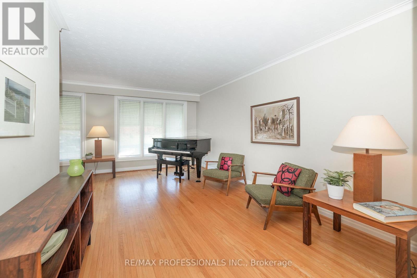 28 CRENDON DRIVE - 3