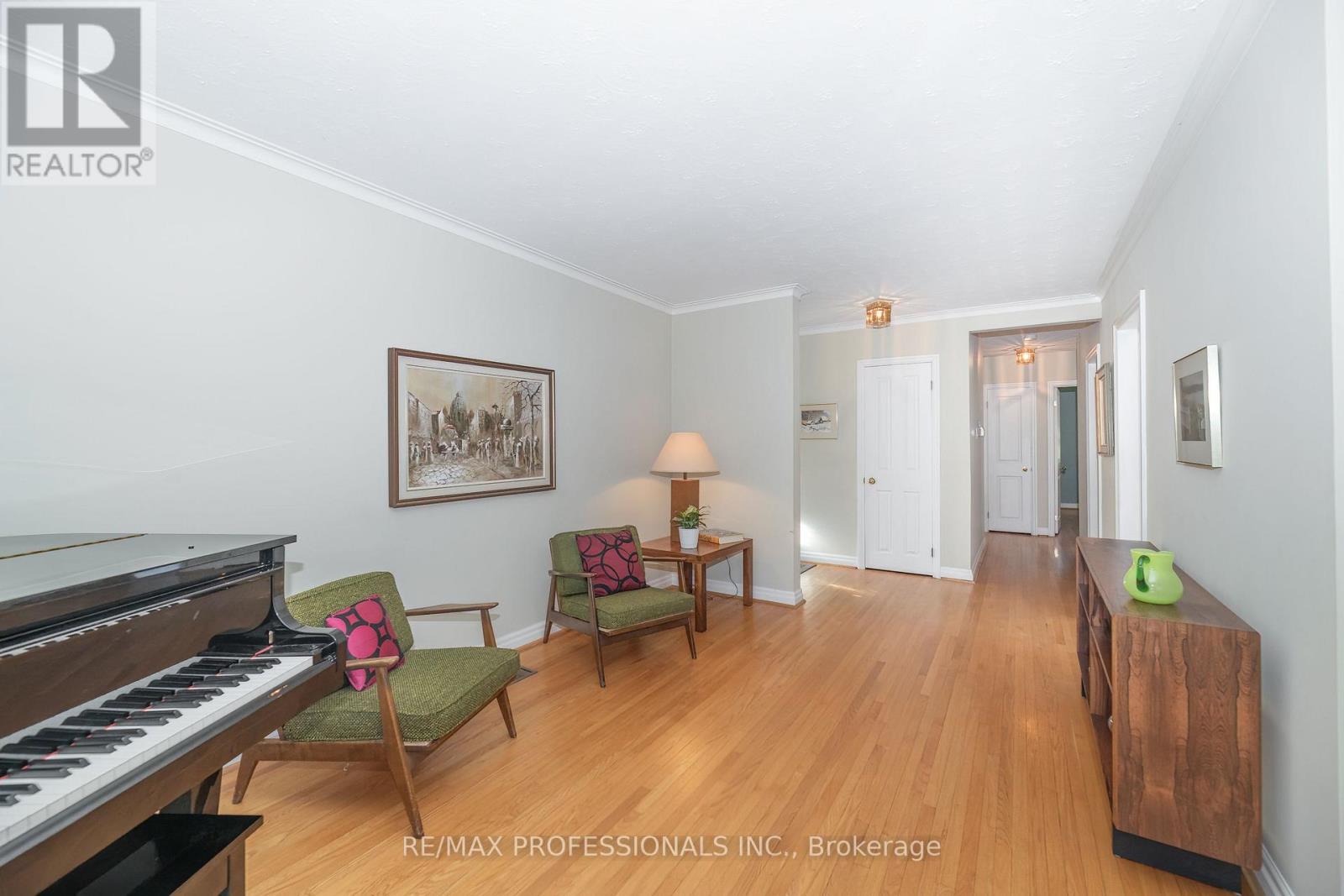 28 CRENDON DRIVE - 7