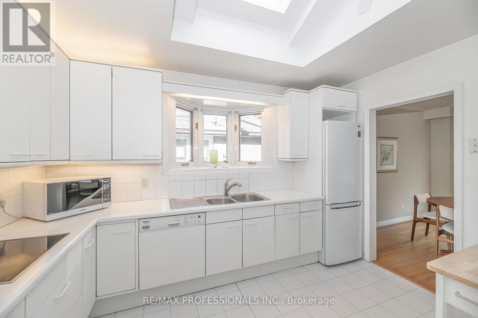 28 CRENDON DRIVE - 8