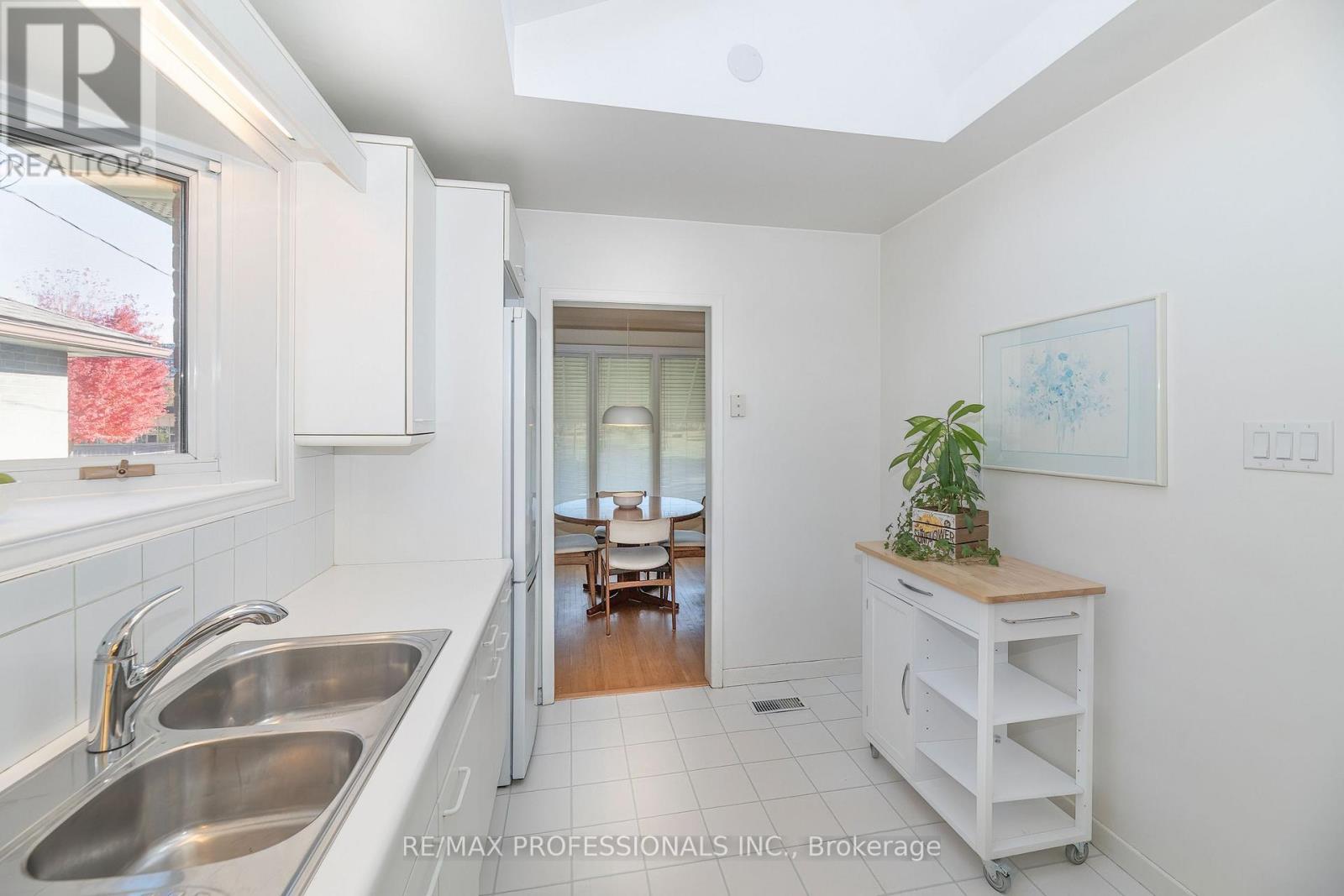 28 CRENDON DRIVE - 9