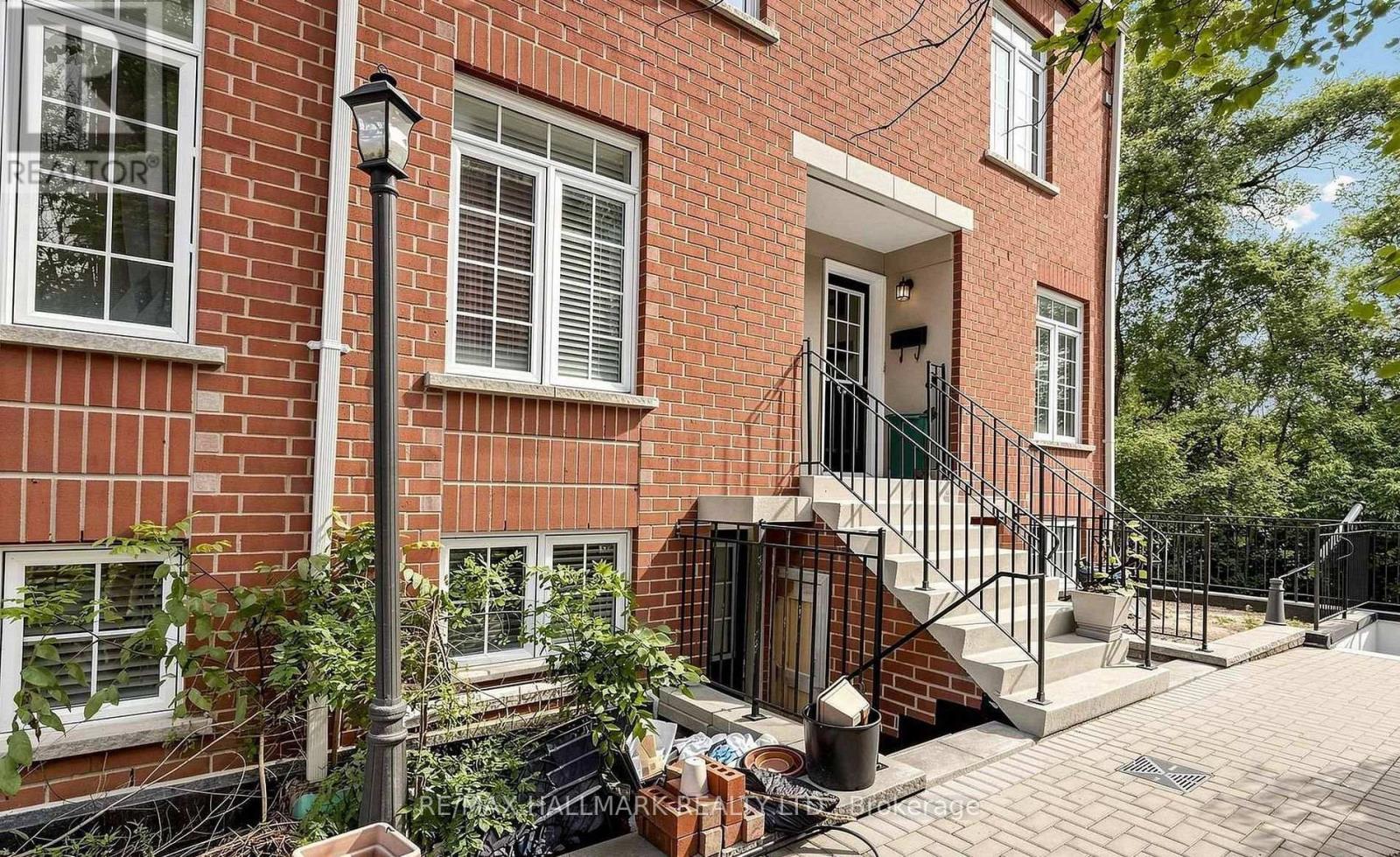 #106 870 JANE STREET - 25