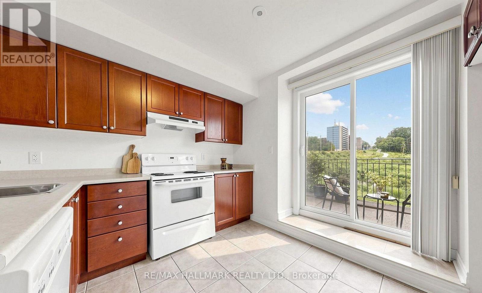 #106 870 JANE STREET - 9