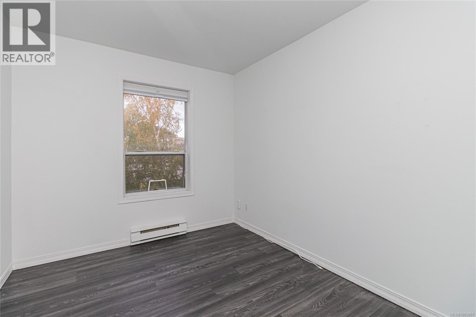 203 1039 Caledonia Avenue, Victoria