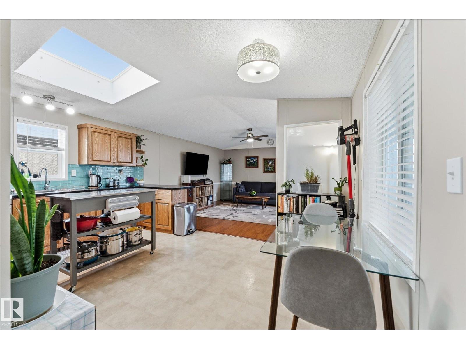 Property photograph 13 for MLS E4514799