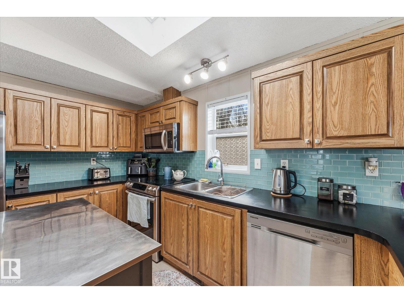 Property photograph 8 for MLS E4514799