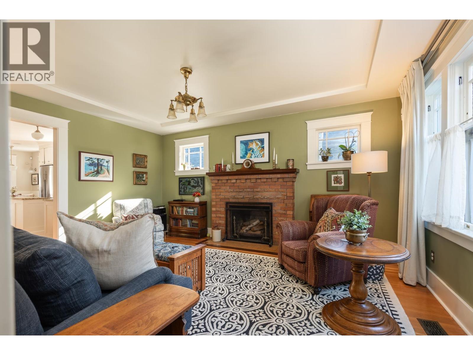 309 NINTH Street, New Westminster