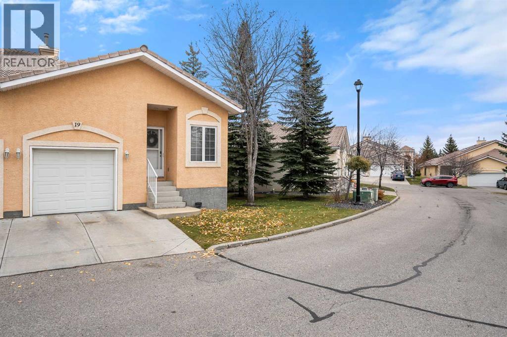 19 Scimitar Heath NW, Calgary — photo 2
