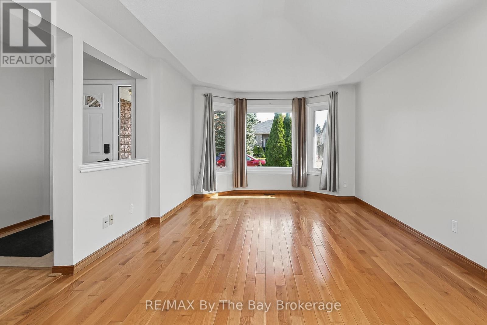 6 Riverdale (Main Level) Drive, Wasaga Beach photo 6
