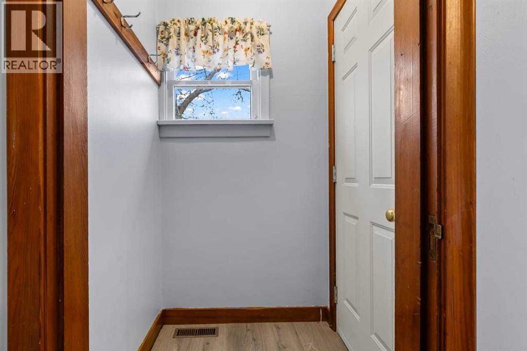 209 Main Street, Carseland — photo 4