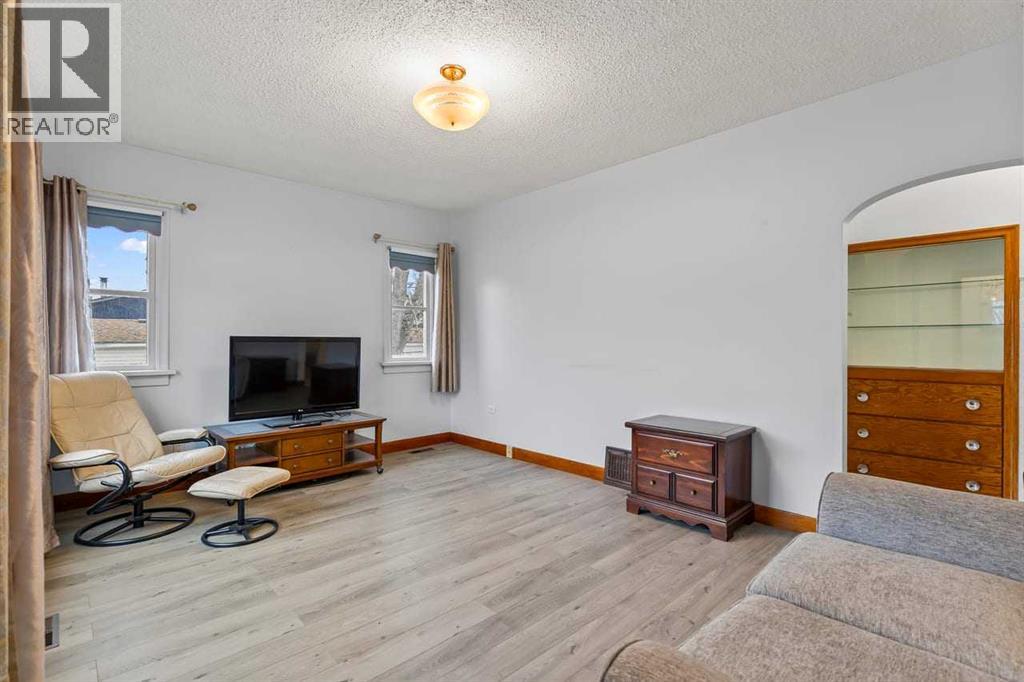 209 Main Street, Carseland — photo 5