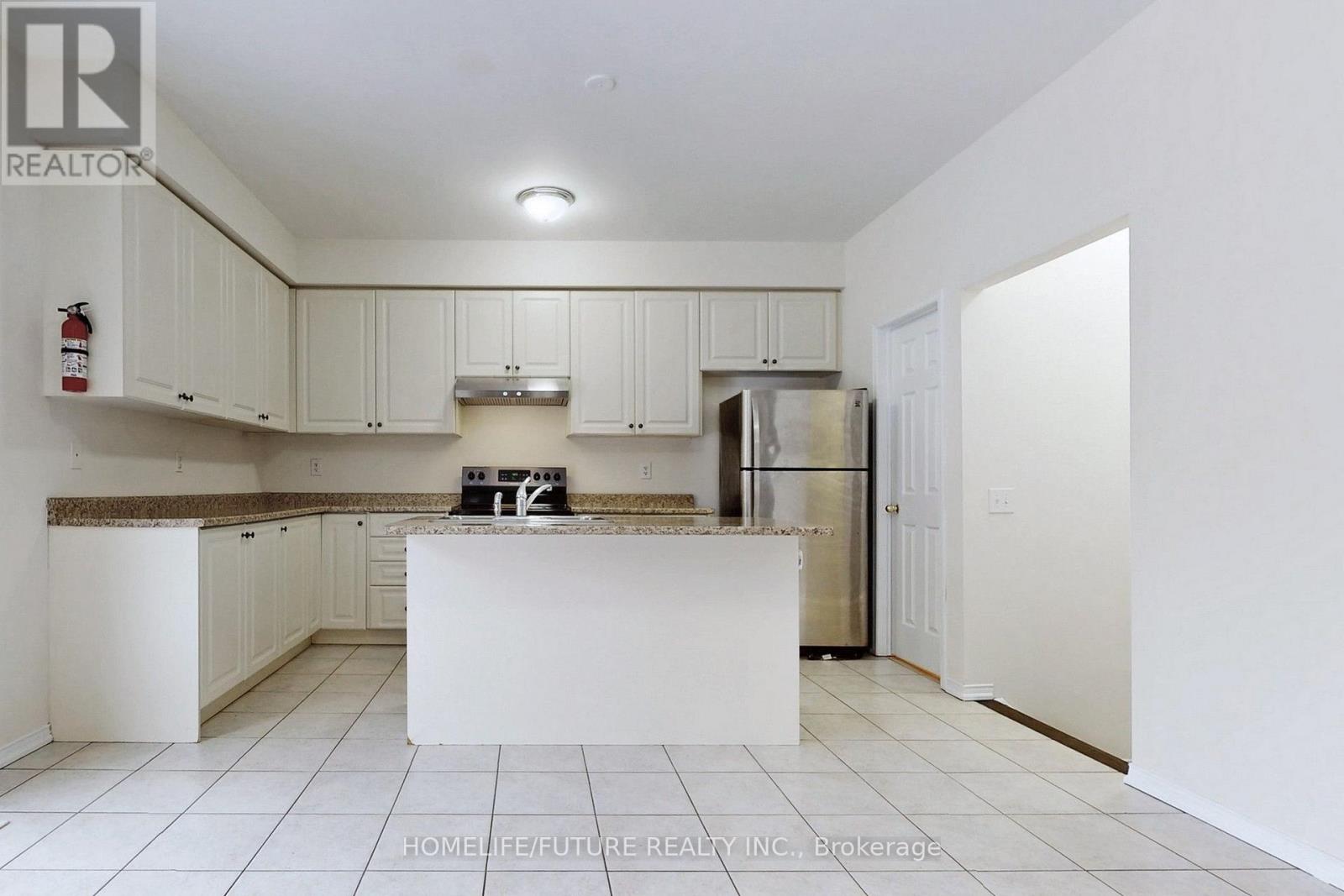 13 Lloydminster Avenue, Ajax, ON photo 5