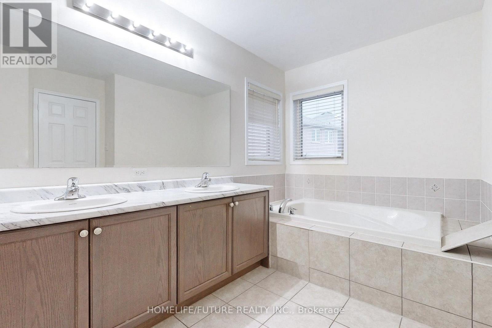13 Lloydminster Avenue, Ajax, ON photo 11