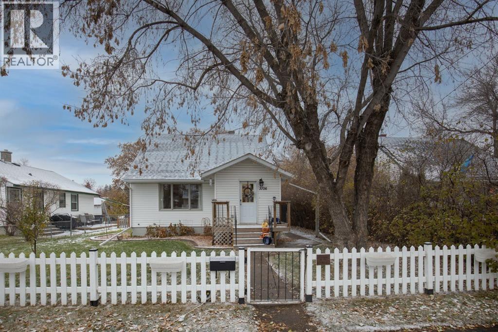 Photo of 3706 42 Avenue, Red Deer