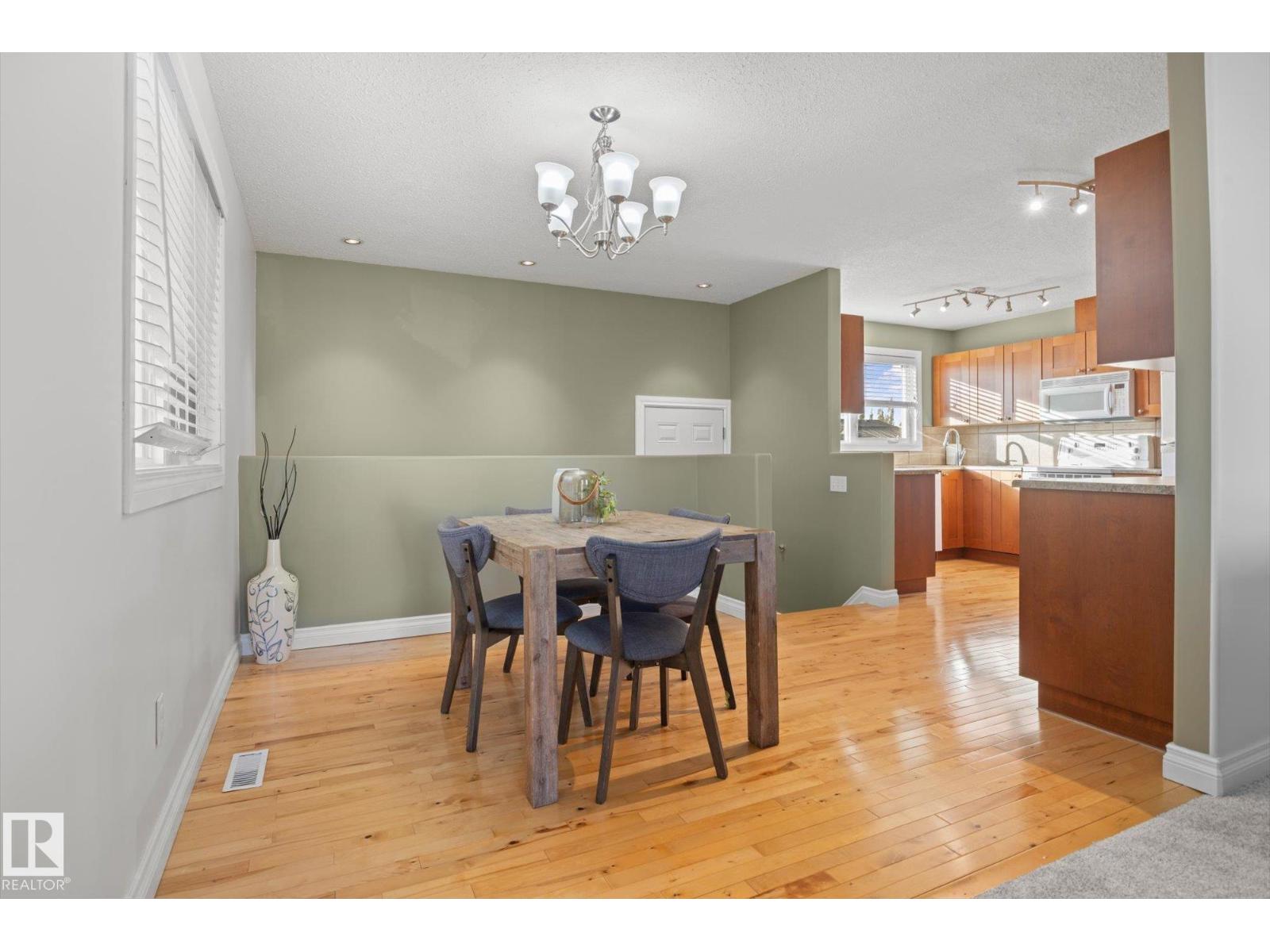 Property photograph 8 for MLS E4514801