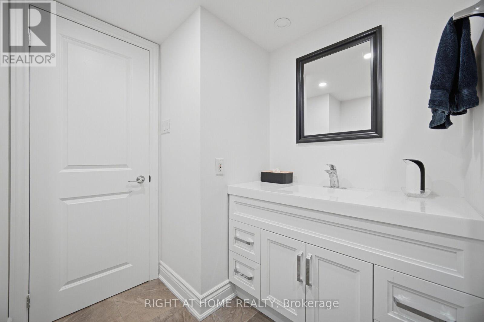 #307 447 WALMER ROAD - 35