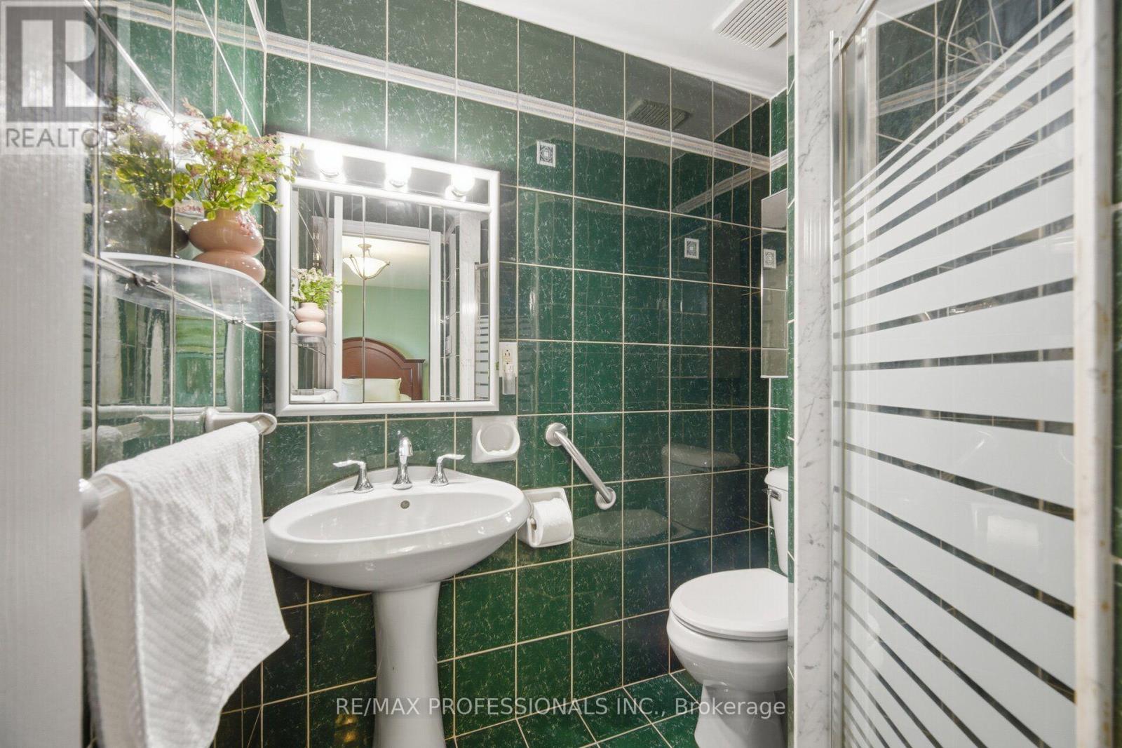 14 STRATHDEE DRIVE - 22