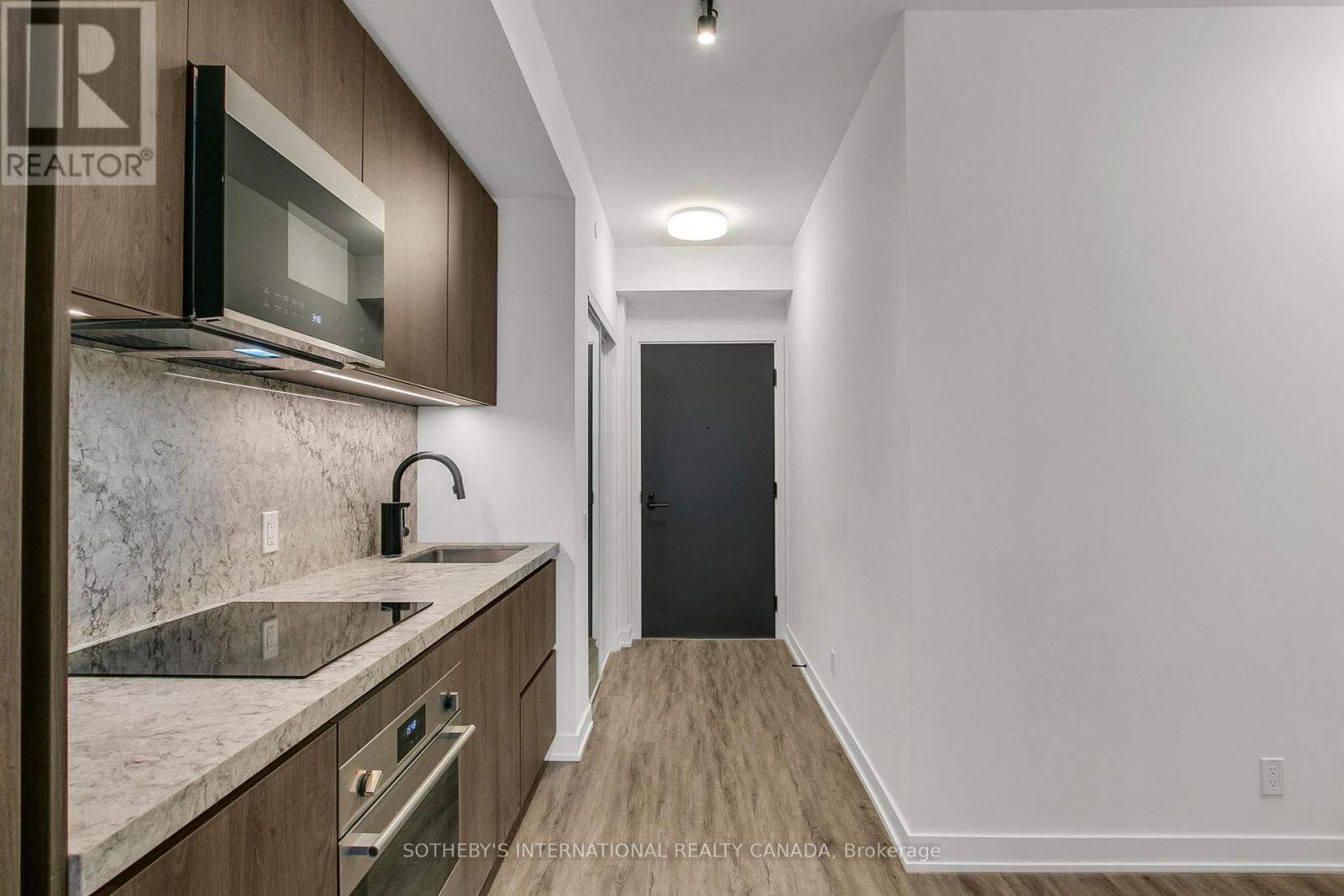 #611 108 PETER STREET - 13