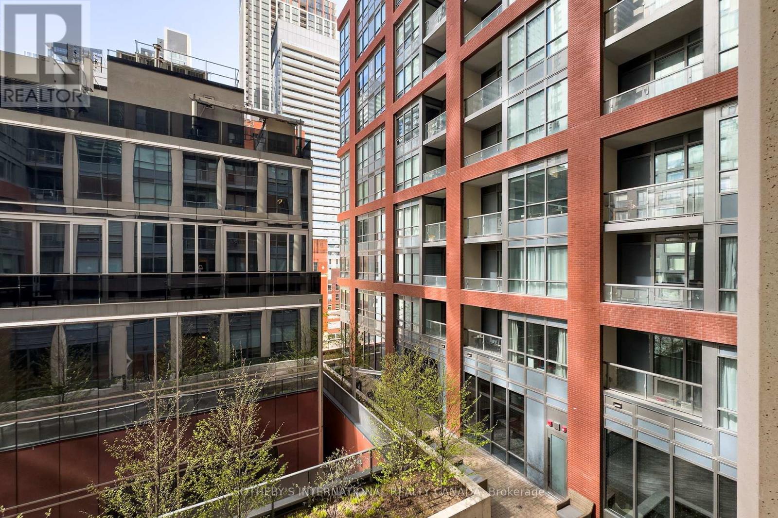 #611 108 PETER STREET - 23