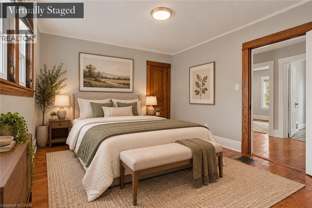 125 E DUFFERIN Street E - 22