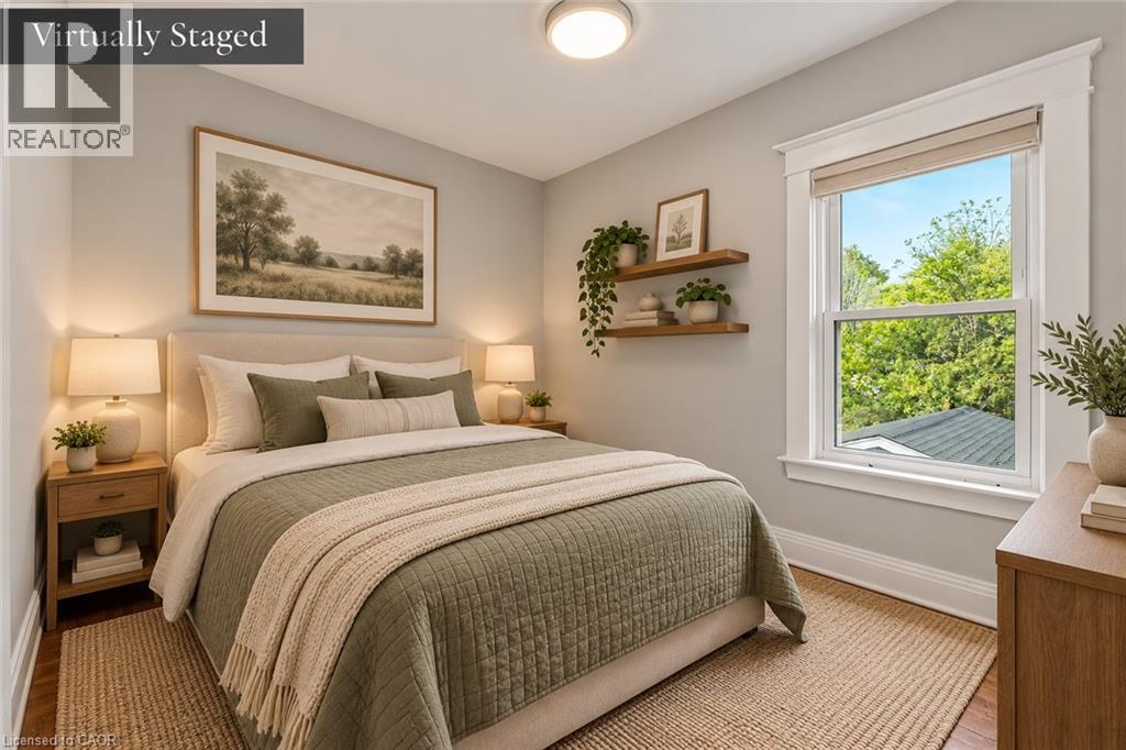 125 E DUFFERIN Street E - 27