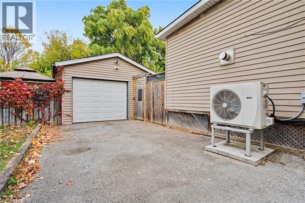 125 E DUFFERIN Street E - 37