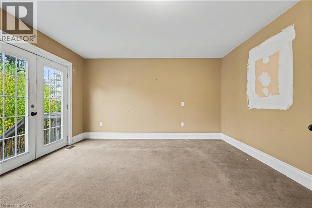 125 E DUFFERIN Street E - 13