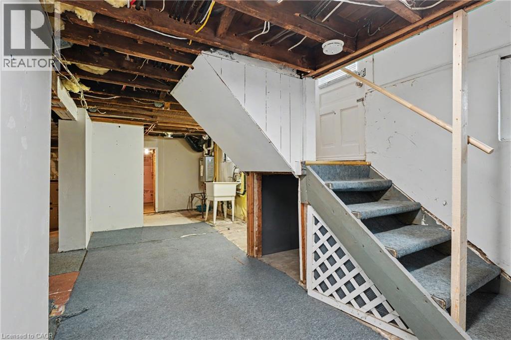 125 E DUFFERIN Street E - 31