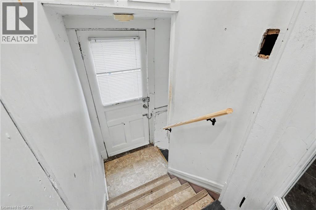 125 E DUFFERIN Street E - 30