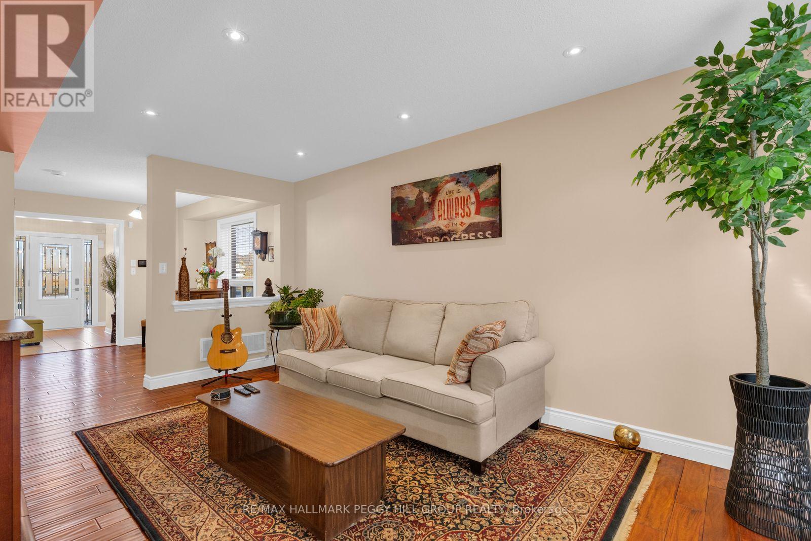 79 WINCHESTER TERRACE, Barrie — photo 2