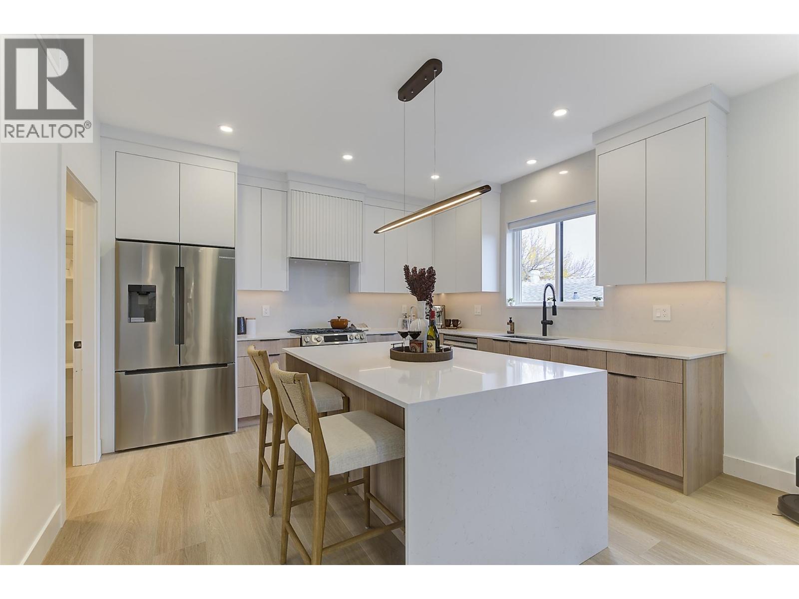 3 777 Coopland Crescent, Kelowna