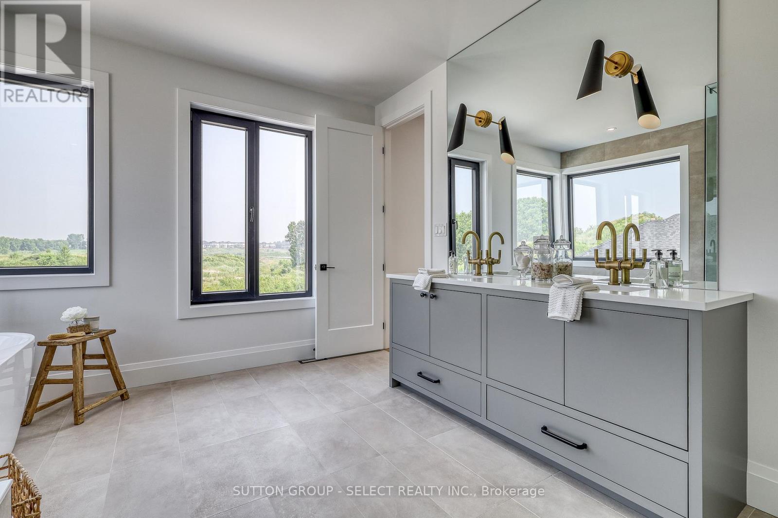 4 bedroom Single Family interior view, 169 Edgewater Boulevard, Komoka/Kilworth, London, Ontario