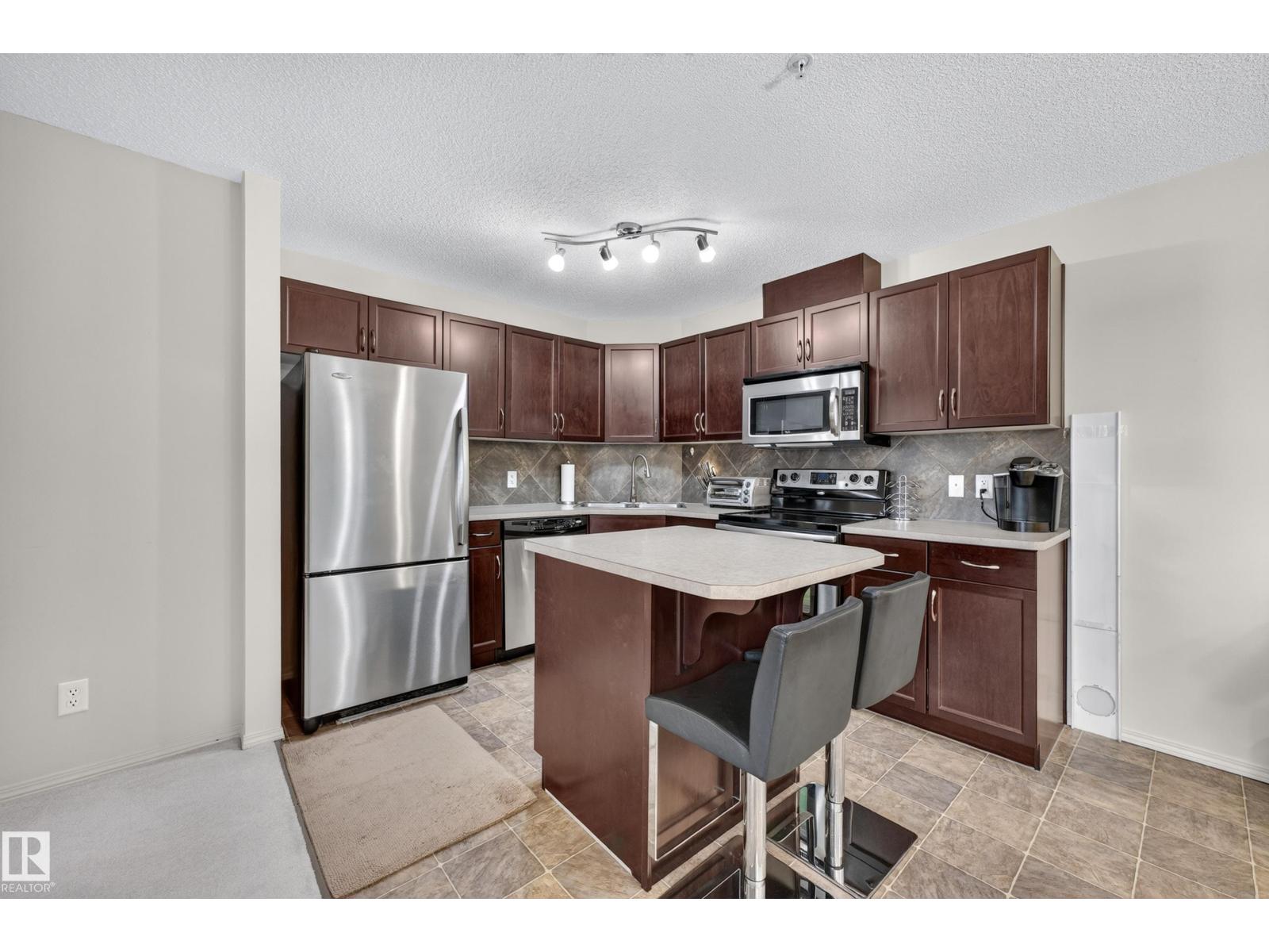 Property photograph 7 for MLS E4514815