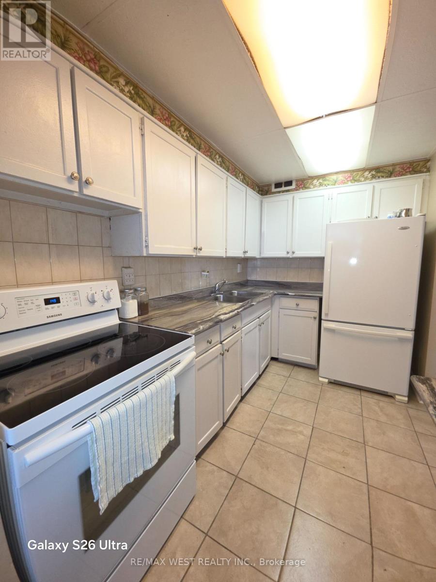 1202 - 10 PARKWAY FOREST DRIVE, Toronto (Henry Farm) — photo 10