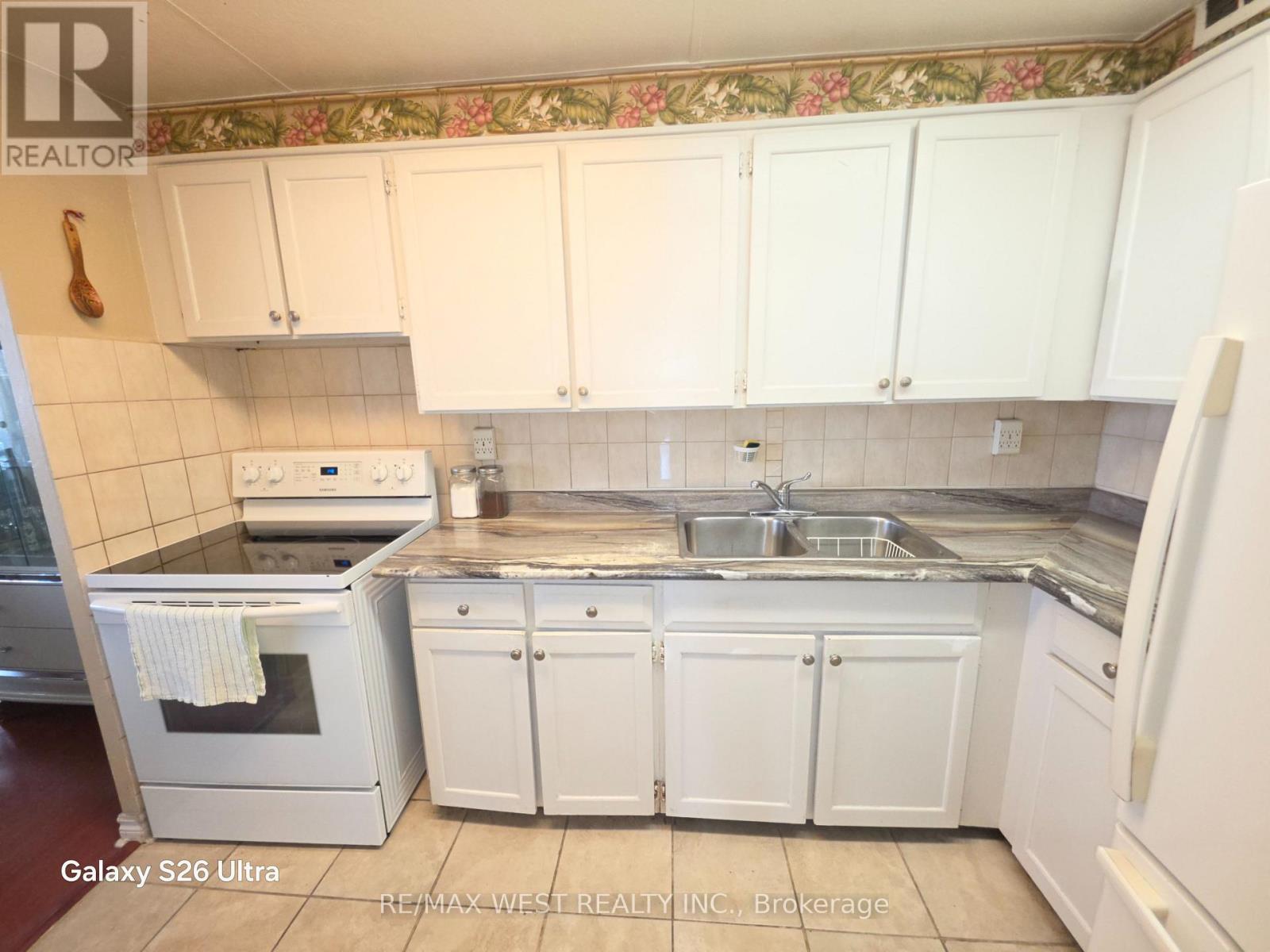 1202 - 10 PARKWAY FOREST DRIVE, Toronto (Henry Farm) — photo 12