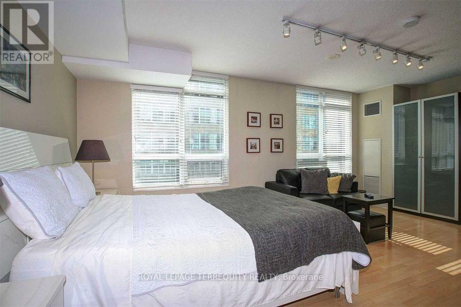404 - 212 EGLINTON AVENUE E, Toronto (Mount Pleasant West) — photo 12